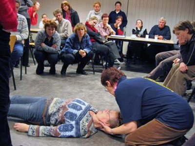 het fixeren van het hoofd bij vermoedelijk nekletsel